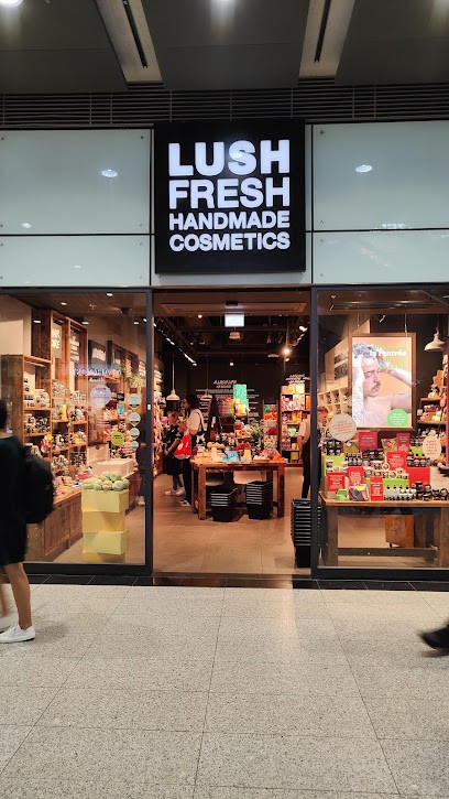 LUSH Cosmetics Paris Gare St Lazare, Magasin de Cosmétiques à Paris 08