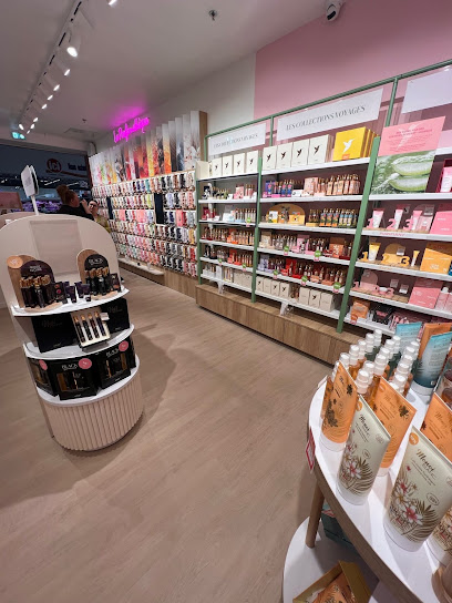 Adopt Parfums Magasin De Cosmétiques à Arçonnay