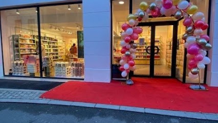Adopt Parfums Magasin De Cosmétiques à l' Aigle