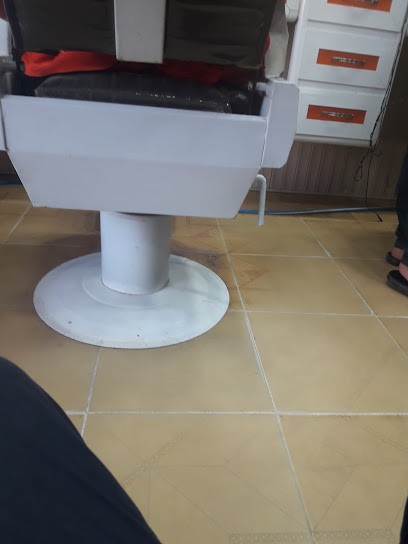 Christian Dior, Parfumerie à Agen