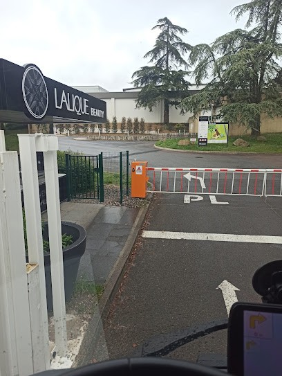 Lalique Beauty Services, Parfumerie à Ury