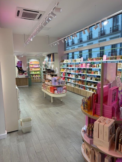 Adopt Parfums, Magasin De Cosmétiques à Nantes