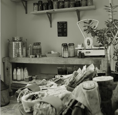 Savonnerie La Petite Fabrique Hermitoise, Magasin de Cosmétiques aux Hermites