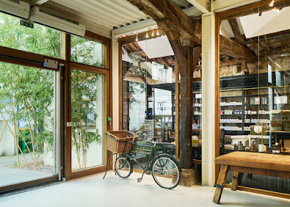 Le Quartier Général De L'officine Universelle Buly Parfumerie à Paris 06