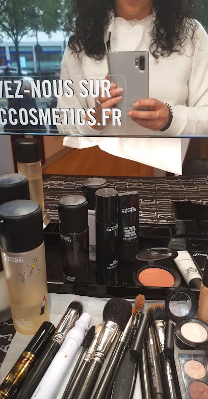 MAC Cosmetics, Magasin de Cosmétiques à Paris 19