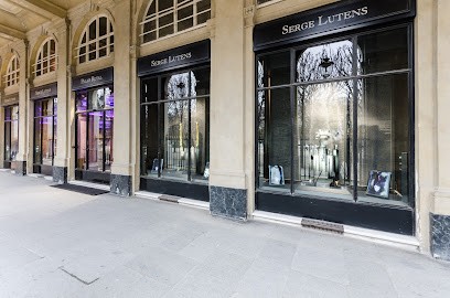 Serge Lutens, Parfumerie à Paris 01