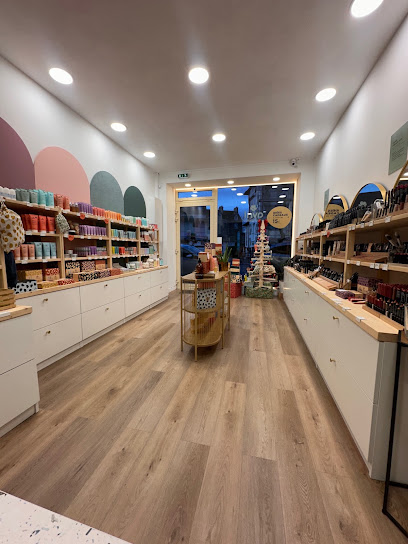 Avril Cosmétique Bio Deauville (Avril Deauville), Magasin De Cosmétiques à Deauville