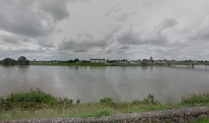 Coralie GUY, Magasin de Cosmétiques à Saint-Denis-de-l'Hôtel