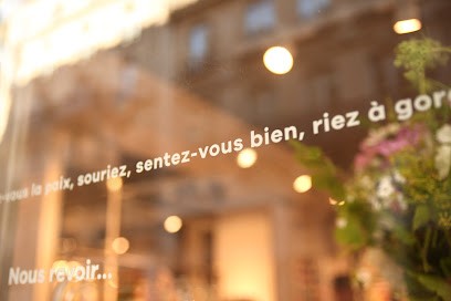 ... le drugstore parisien CHAUSSÉE D'ANTIN, Magasin de Cosmétiques à Paris 09